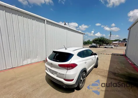 2016 Hyundai Tucson Limited z USA, uszkodzony, nr VIN KM8J33A25GU026489
